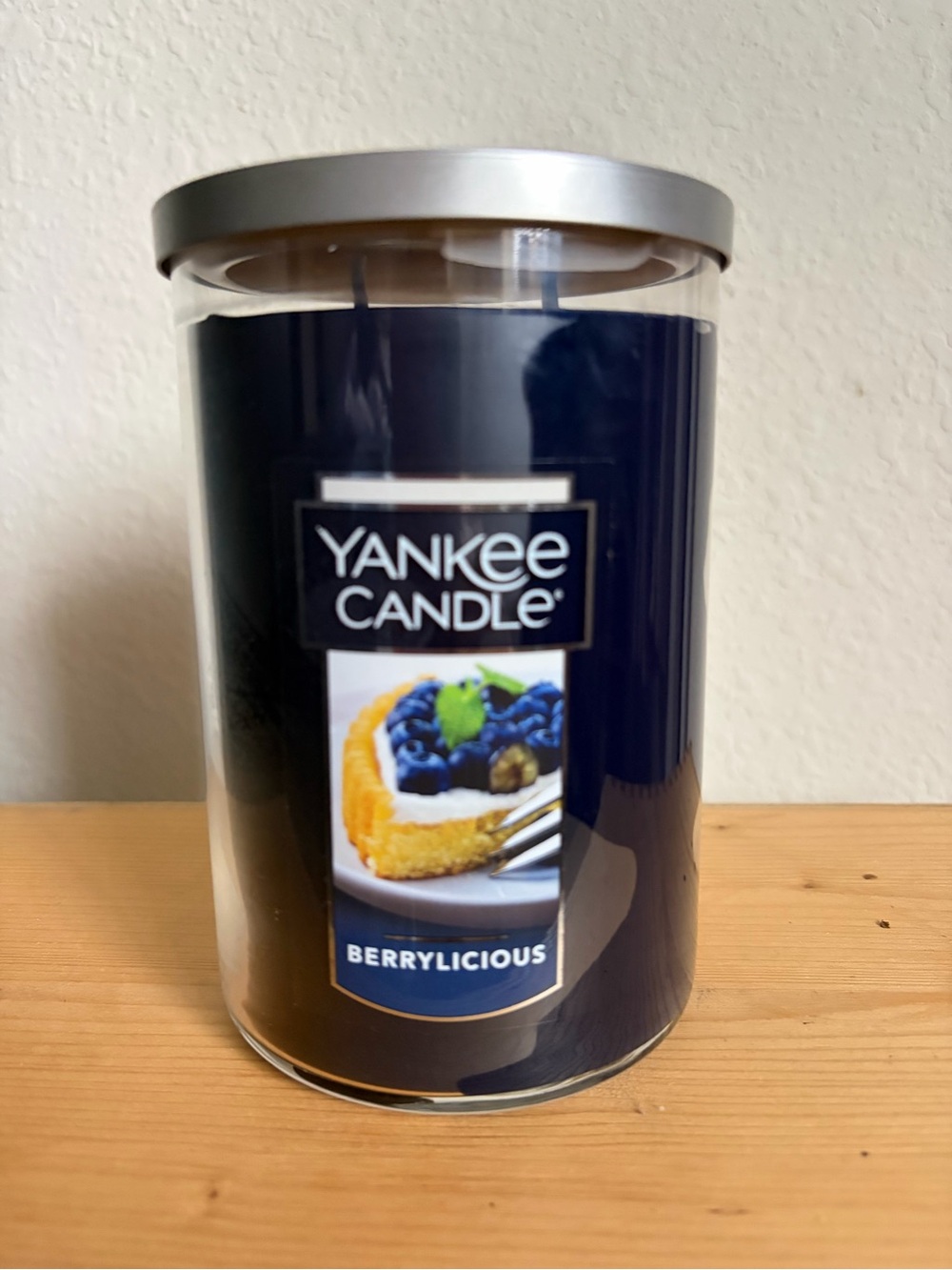 NWT Yankee Candle Berrylicious Jar Candle - Dark Blue RARE